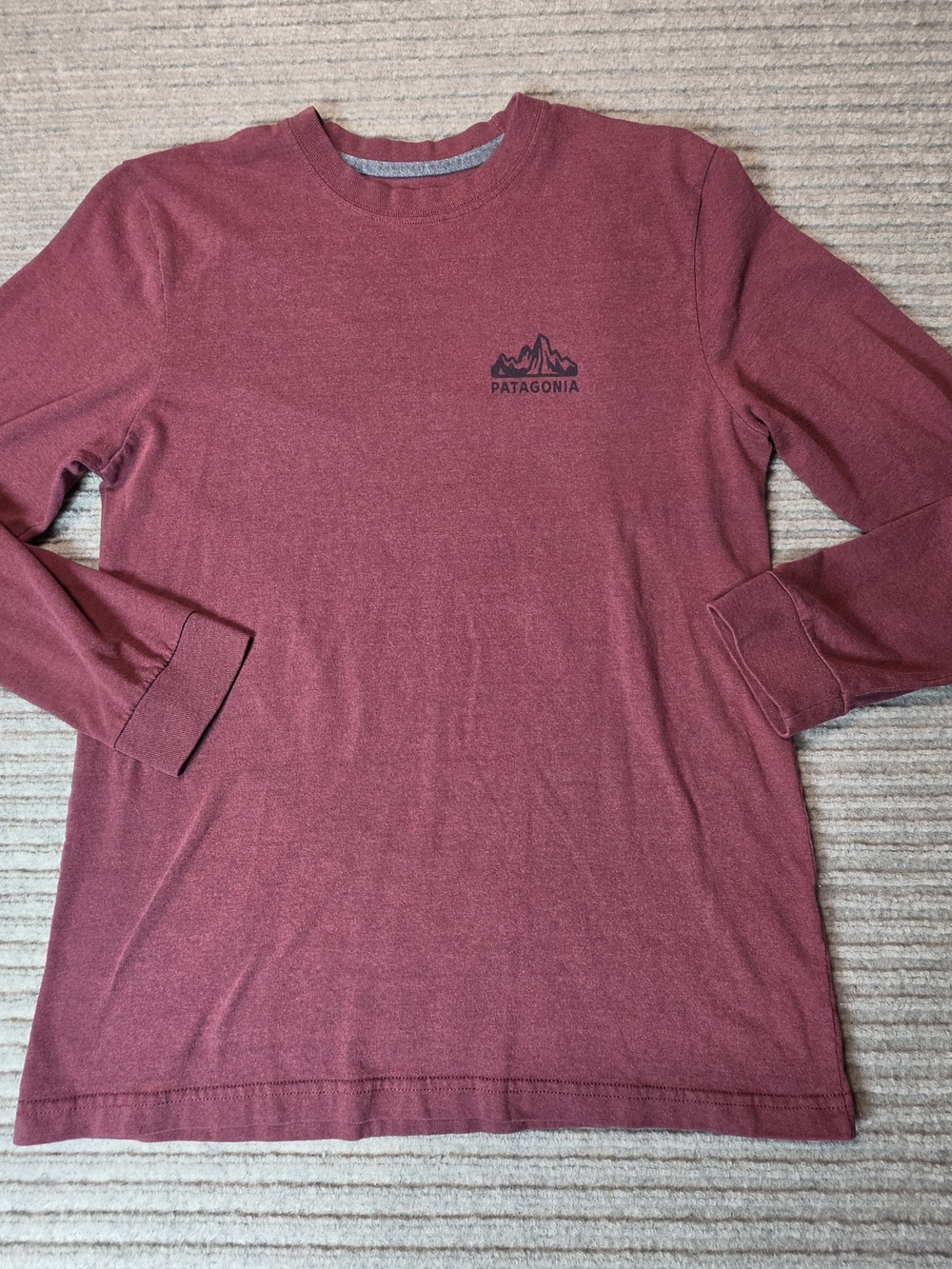 Patagonia Fitz Roy Scope Responsibili-Tee Men’s S Maroon Long Sleeve Shirt Small